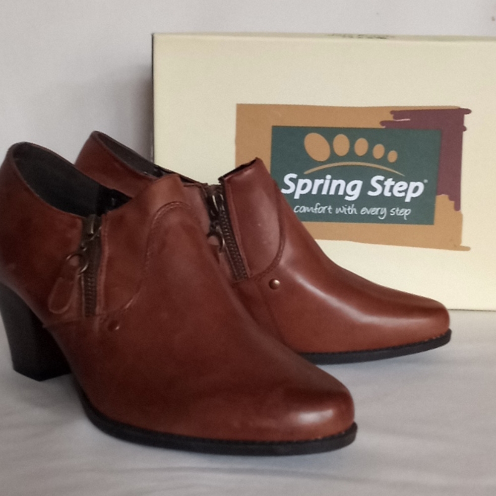 Spring Step Women's Wyette Brown Ankle Bootie